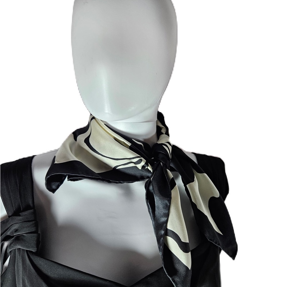 Banana Republic Black and White Geometric Scarf, Office Chic, Sophisticated.